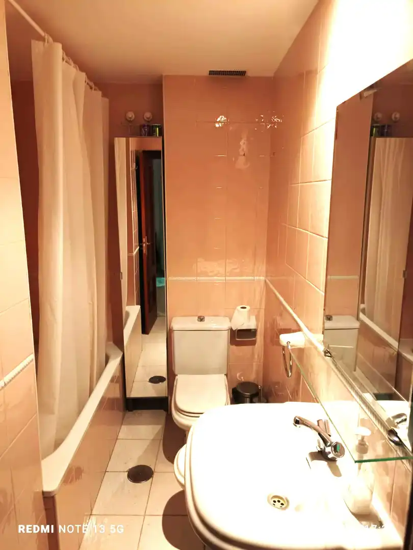 Bathroom of Apartments for rent in Granada  with Heating, Furnished and Washing machine