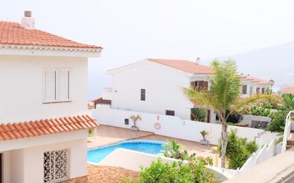 Außenansicht von Einfamilien-Reihenhaus zum verkauf in El Rosario mit Terrasse und Balkon