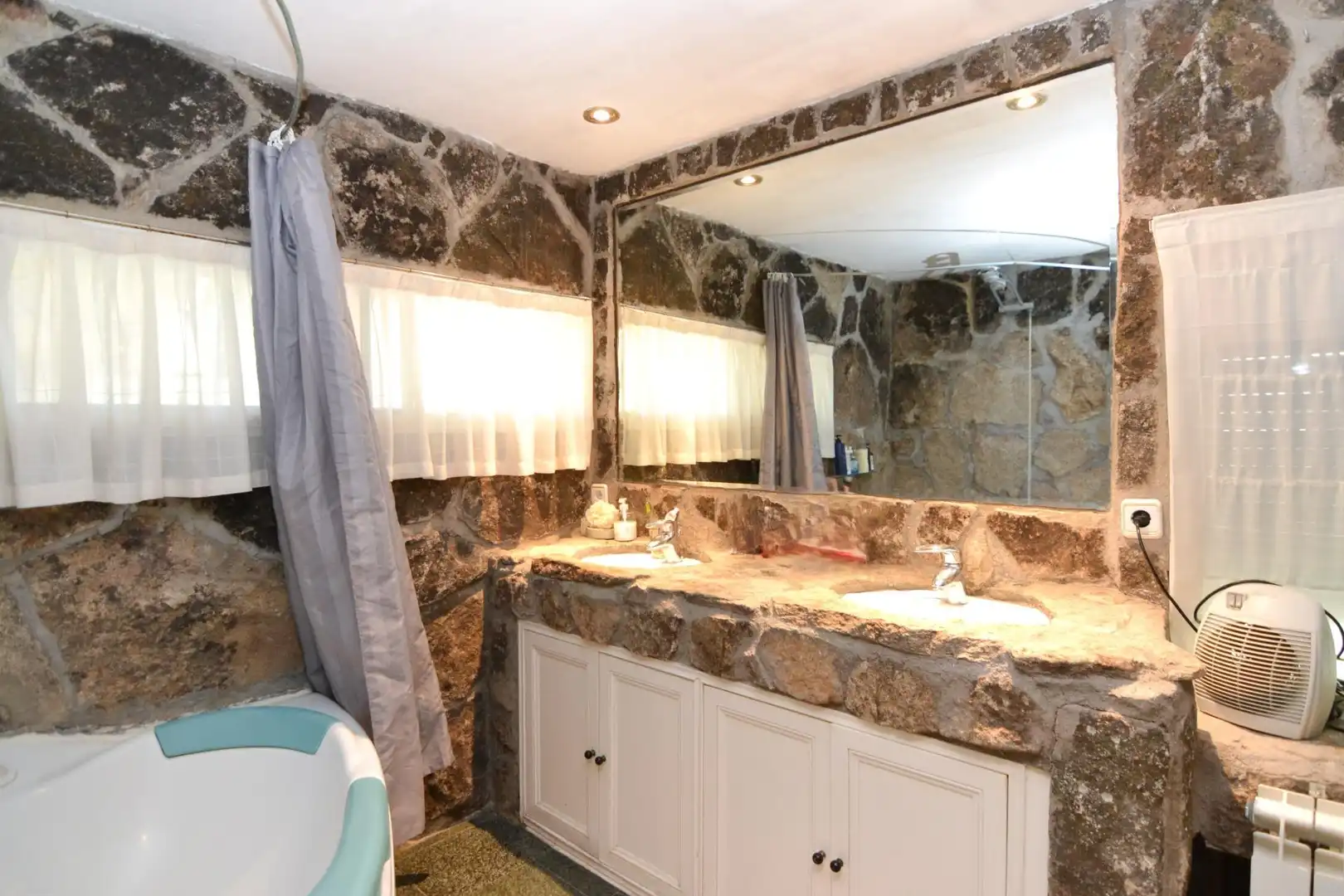 Bathroom of Houses for sale in Villanueva de la Cañada  with Air Conditioner, Private garden and Terrace