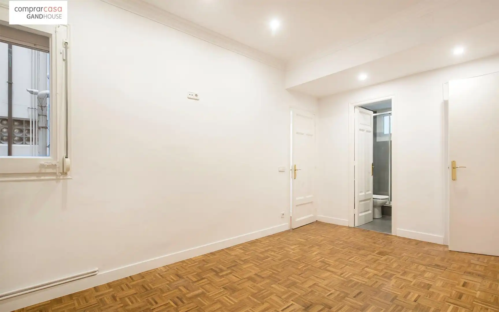 Piso en venta en Barcelona con Calefacción y Alarma