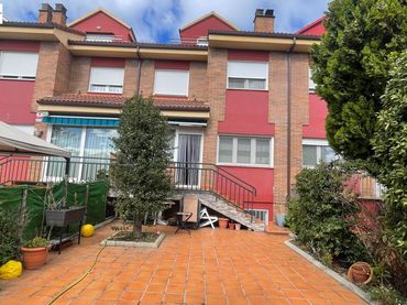 Casa a schiera con piscina in vendita a Villaquilambre