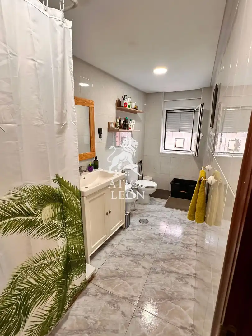 Bathroom of Houses for sale in Valdefresno  with Heating, Private garden and Storage room