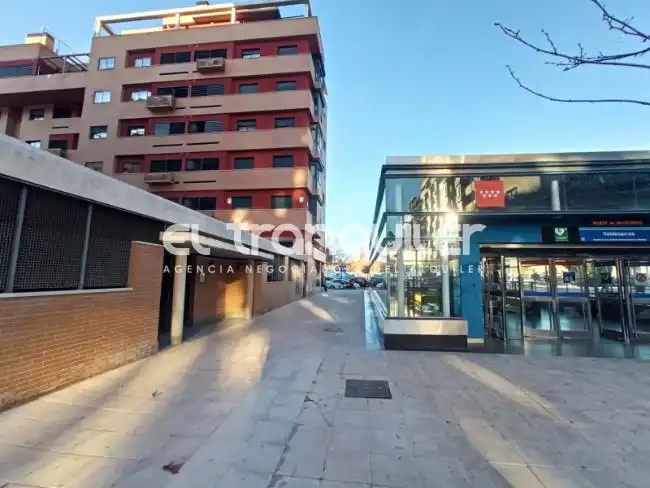 Außenansicht von Wohnung zur Miete in Madrid mit Klimaanlage, Terrasse und Schwimmbad