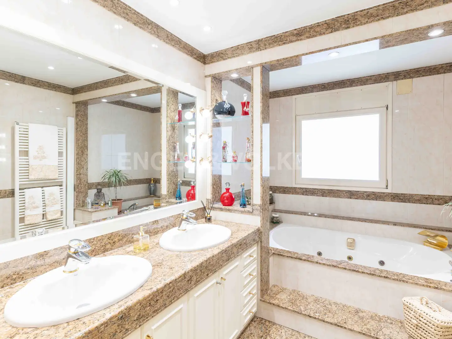Badezimmer von Haus oder Chalet zum Verkauf in Pineda de Mar mit Klimaanlage, Heizung und Privatgarten