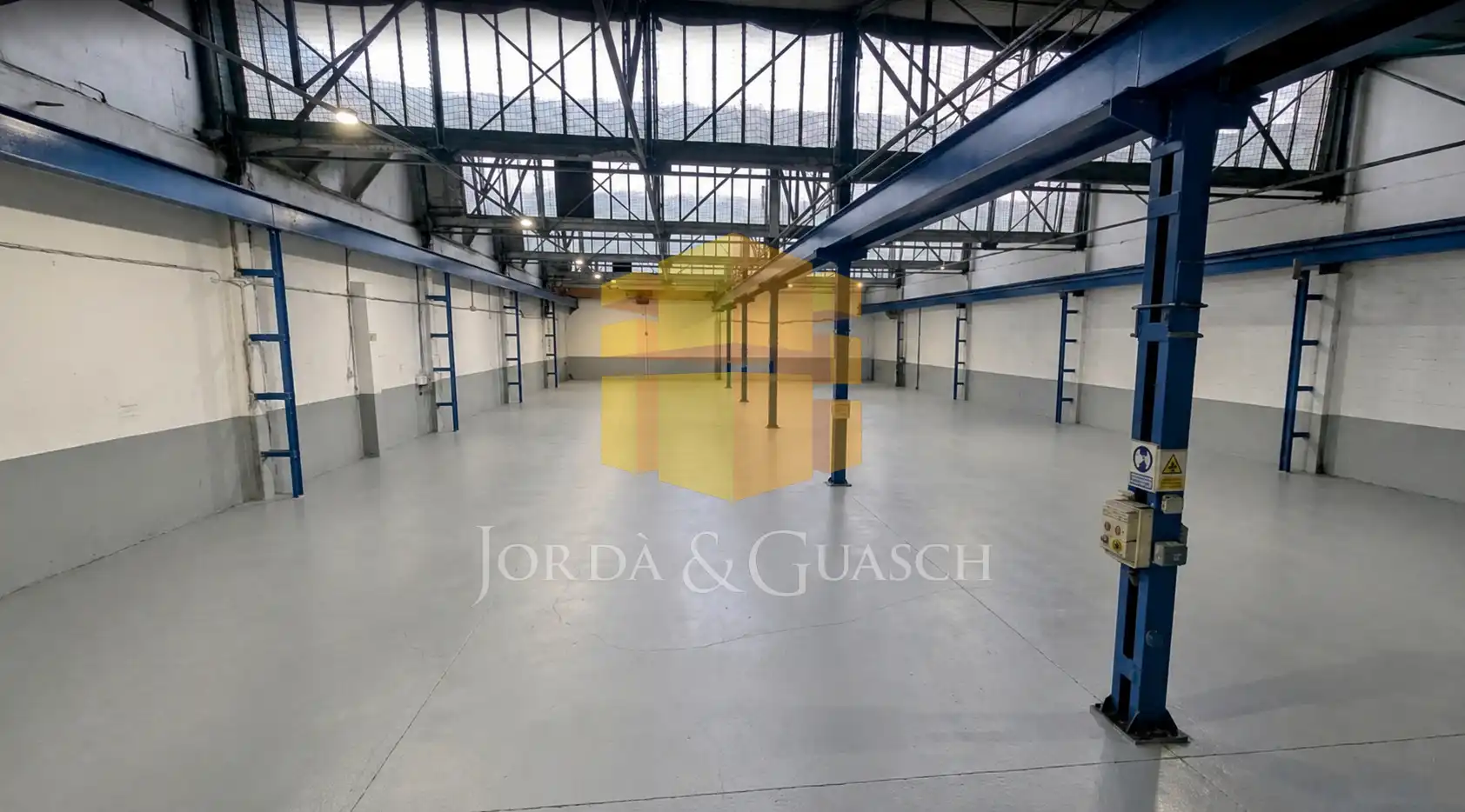 Industrial building to rent in Carrer Tirso de Molina 29