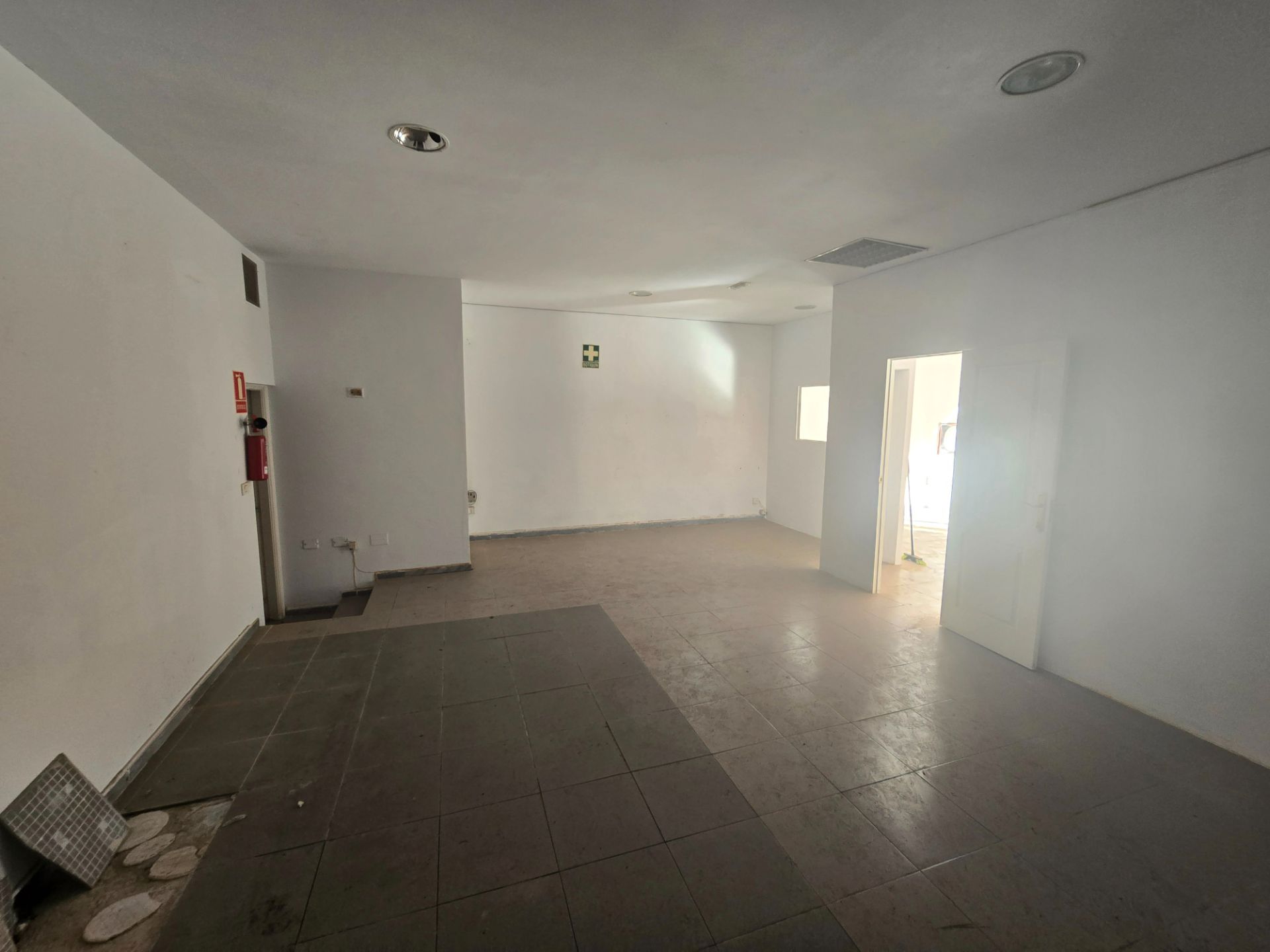 Local en venta en Calle de Valois, 43, Zona Martiánez