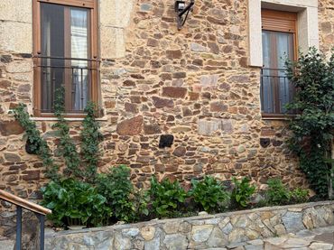 Maison rustique avec balcon à vendre à Urbanización Patricia - Campo