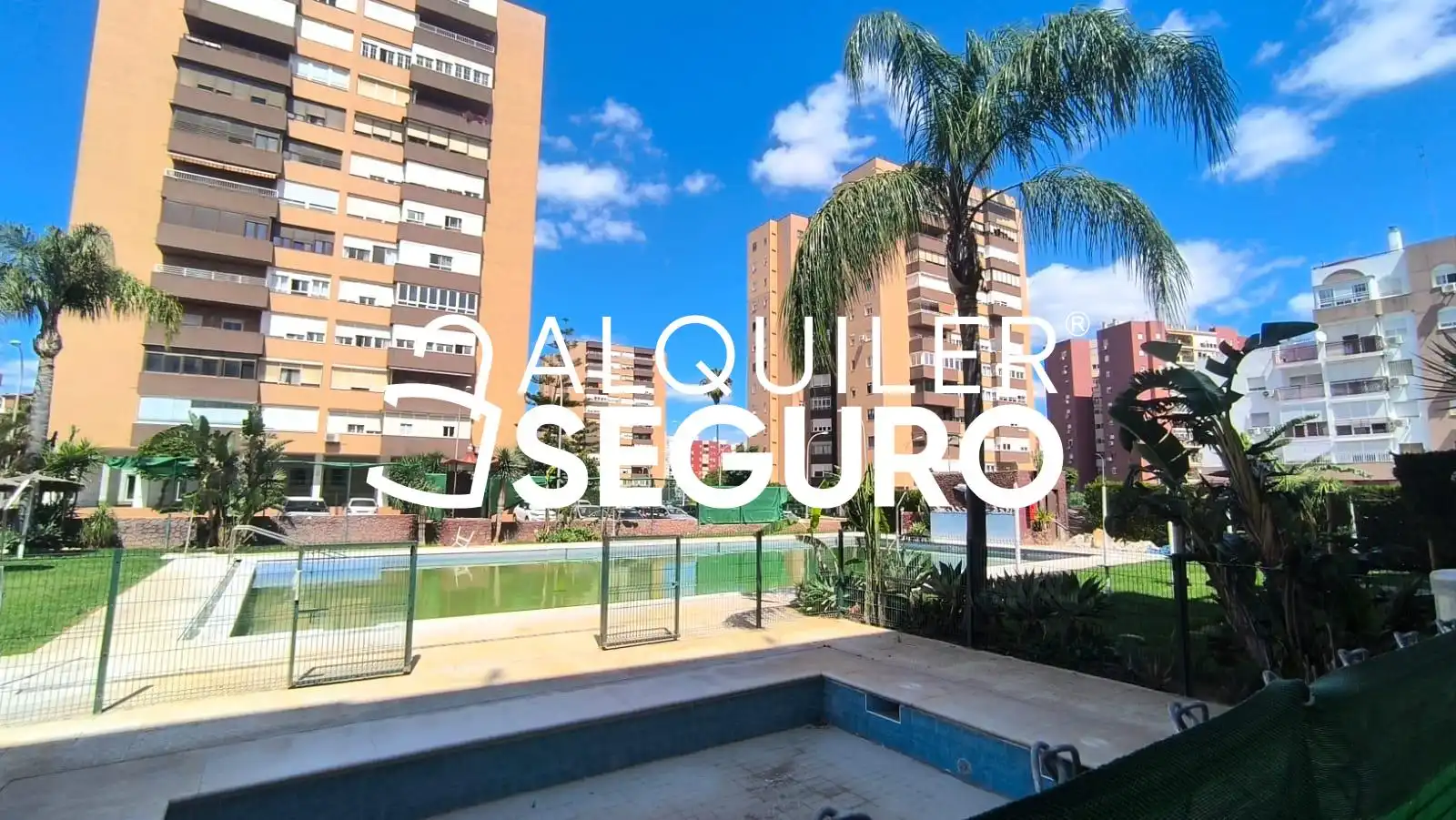 Vista exterior de Pis de lloguer en Dos Hermanas amb Aire condicionat, Terrassa i Piscina
