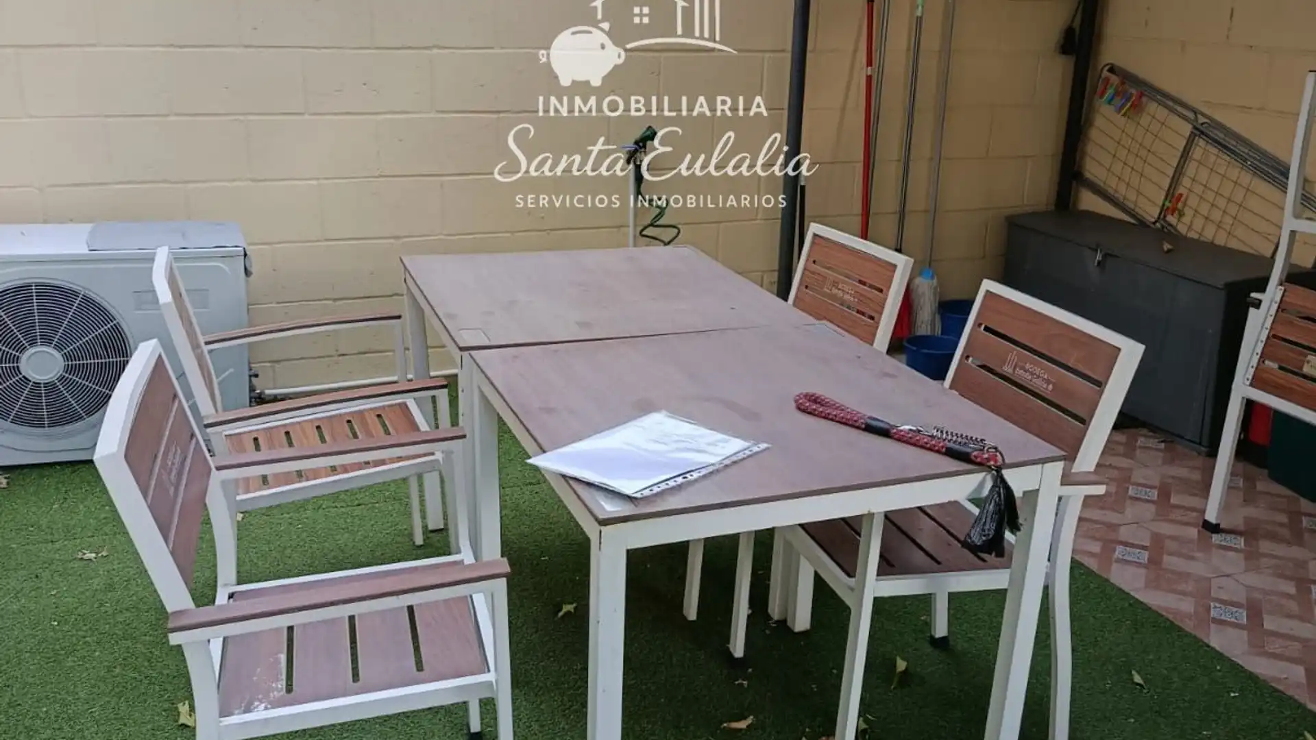 Jardín de Casa adosada en venta en Mérida con Aire acondicionado, Parquet y Horno