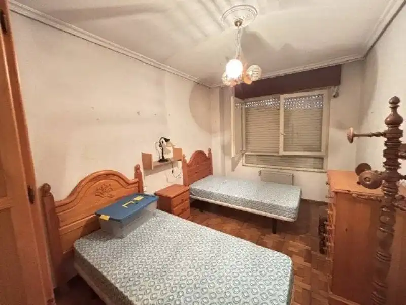 Bedroom of Flat for sale in Torrelavega   with Heating, Private garden and Parquet flooring