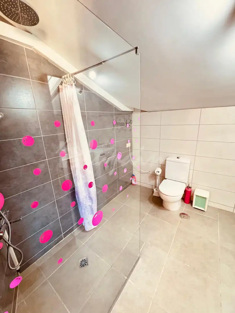 Badezimmer von Dachboden zum Verkauf in Arona