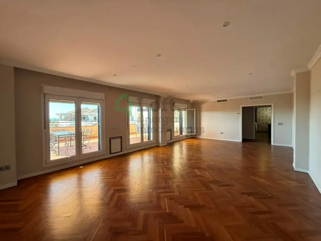 Wohnzimmer von Dachboden zur Miete in Badajoz mit Klimaanlage, Privatgarten und Terrasse