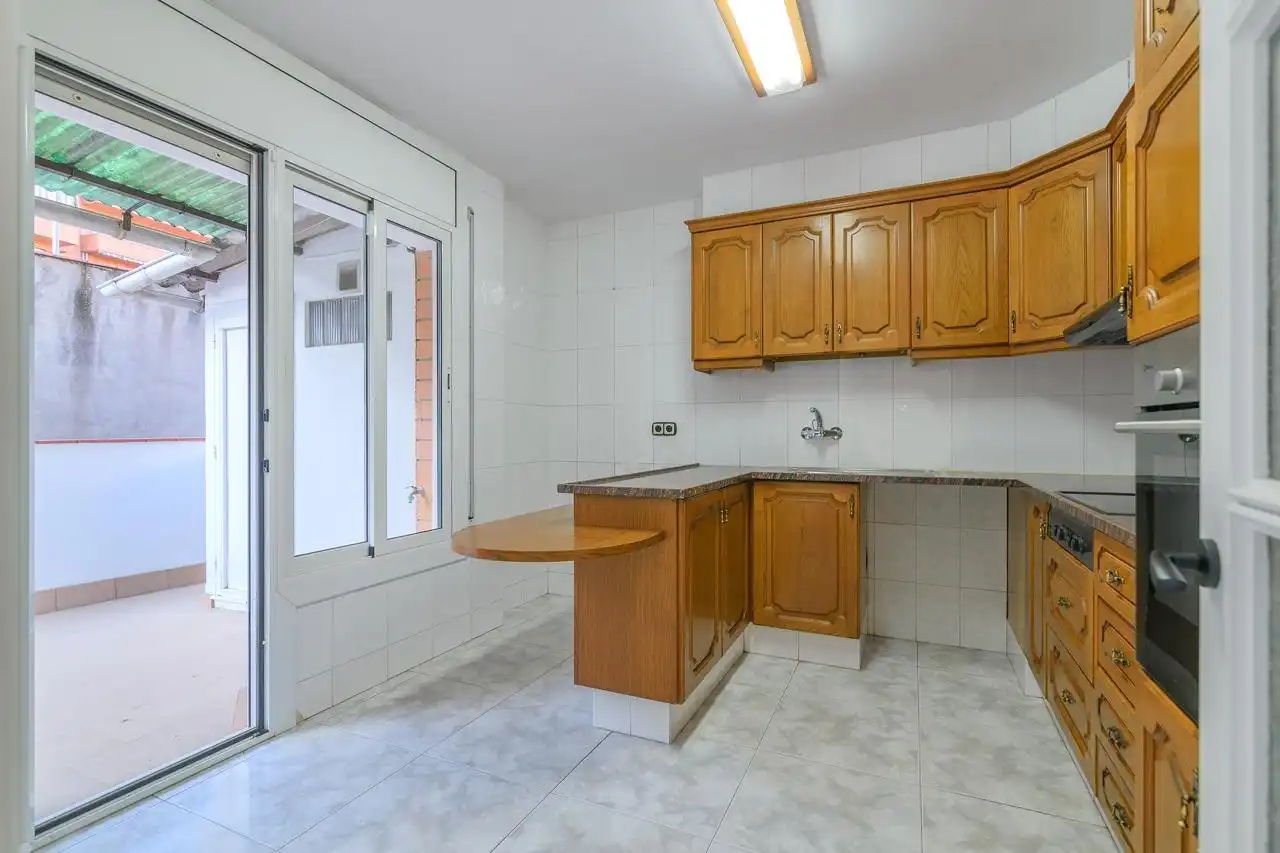 Cuina de Pis en venda en Manresa amb Aire condicionat, Terrassa i Alarma