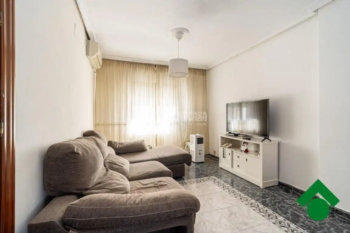 Sala d'estar de Casa adosada en venda en Pinos Puente