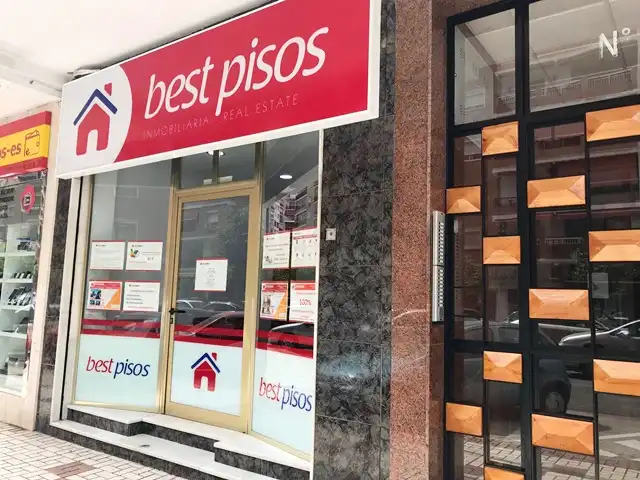 Local de alquiler en Calle Beethoven, Los Guindos - Parque Mediterráneo - Santa Paula