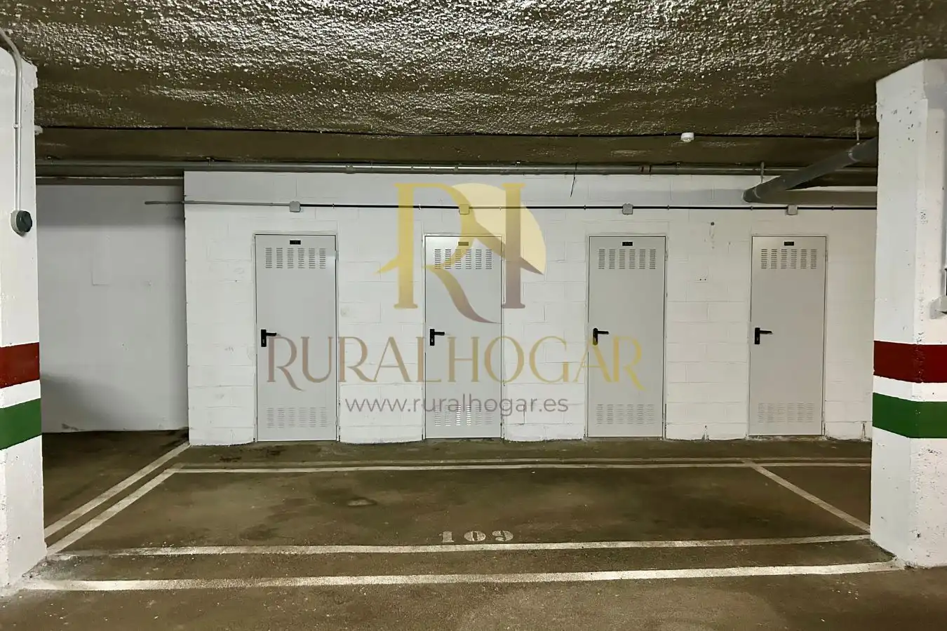 Aparcament de Apartament en venda en Puebla de Lillo amb Calefacció, Traster i Moblat