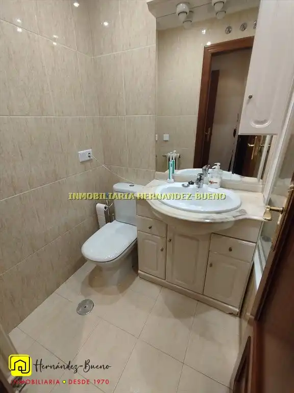 Baño de Piso en venta en Salamanca con Calefacción, Trastero y Amueblado