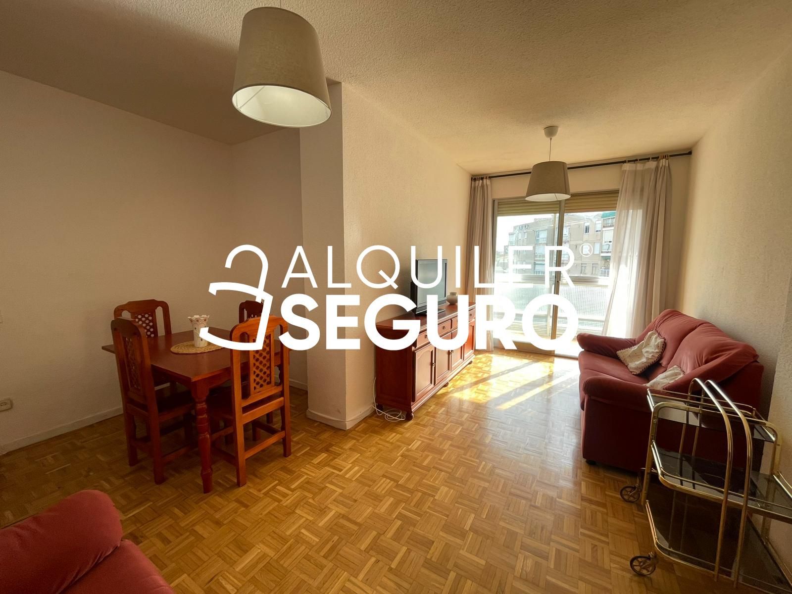 Sala d'estar de Pis de lloguer en  Madrid Capital amb Calefacció, Terrassa i Moblat