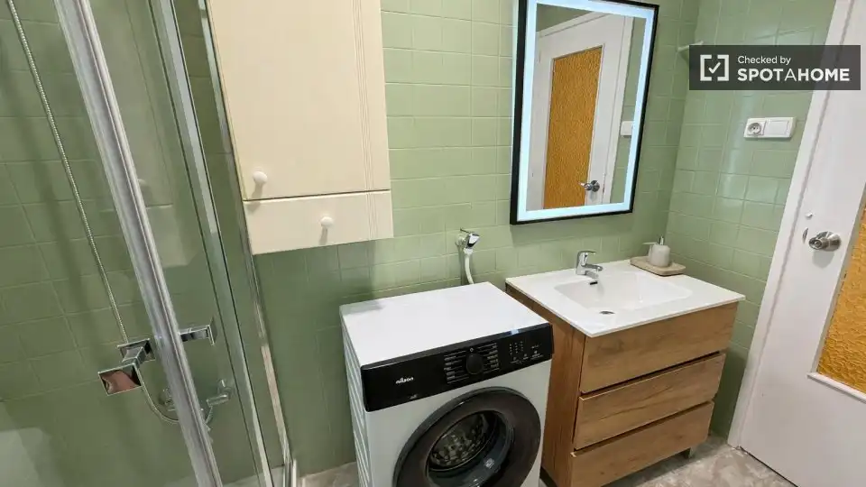 Baño de Piso de alquiler en Valencia con Aire acondicionado, Calefacción y Amueblado