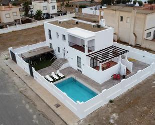 Vista exterior de Casa o xalet en venda en Níjar amb Aire condicionat, Jardí privat i Terrassa