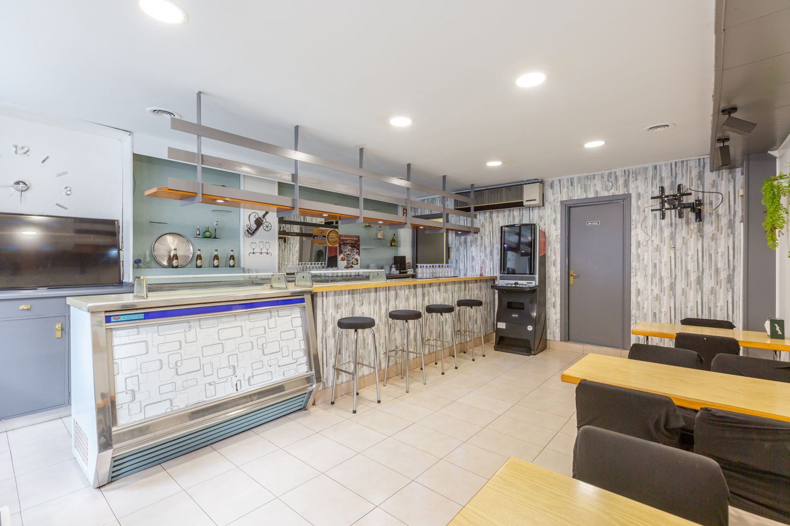 Kitchen of Premises for sale in  Pamplona / Iruña