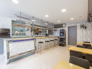 Local comercial en venta en Pamplona-Iruña - CALLE SAN ALBERTO MAGNO 12