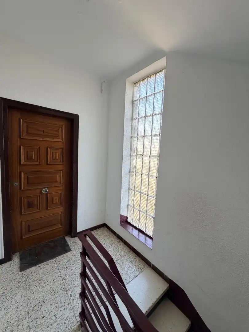 Piso en venta en Terrassa con Balcón y Alarma