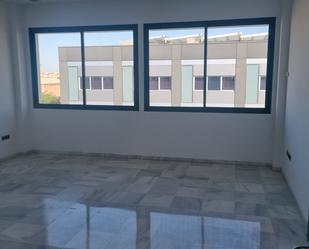 Dormitori de Oficina de lloguer en  Sevilla Capital amb Aire condicionat i Calefacció