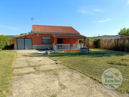 Vista exterior de Casa o xalet en venda en Traspinedo amb Piscina