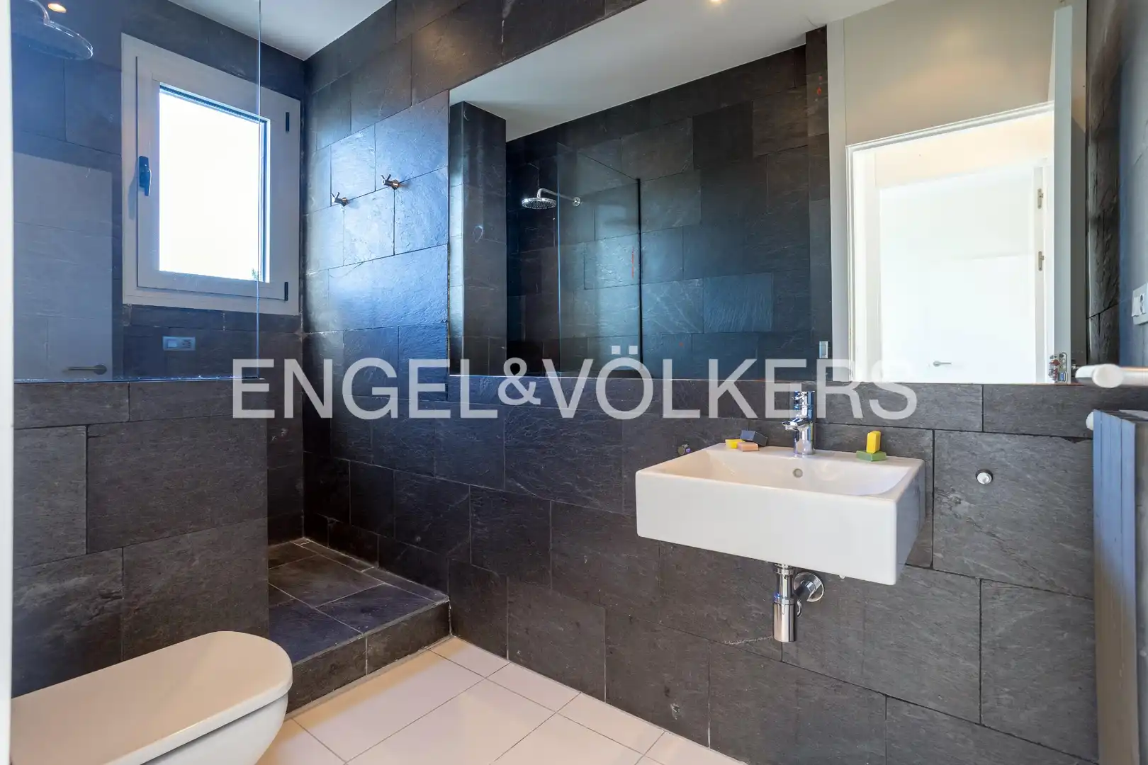 Baño de Casa o chalet en venta en Bareyo con Calefacción, Jardín privado y Terraza