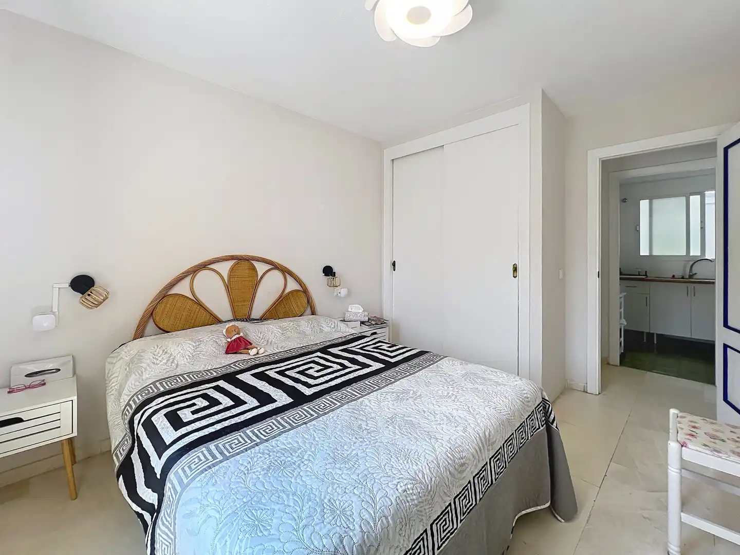 Dormitori de Apartament en venda en Manilva amb Aire condicionat i Moblat