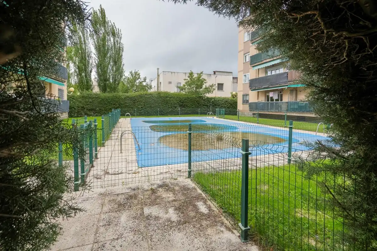 Piscina de Pis en venda en Collado Villalba amb Calefacció, Terrassa i Traster
