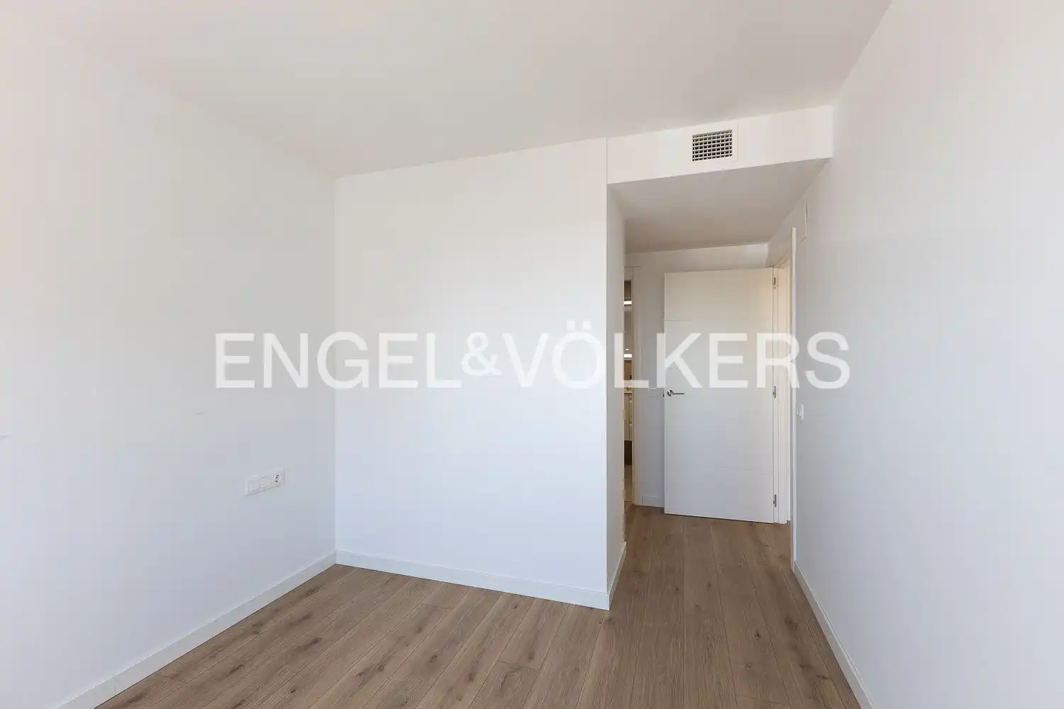 Habitación de Ático de alquiler en Valencia con Aire acondicionado, Calefacción y Trastero