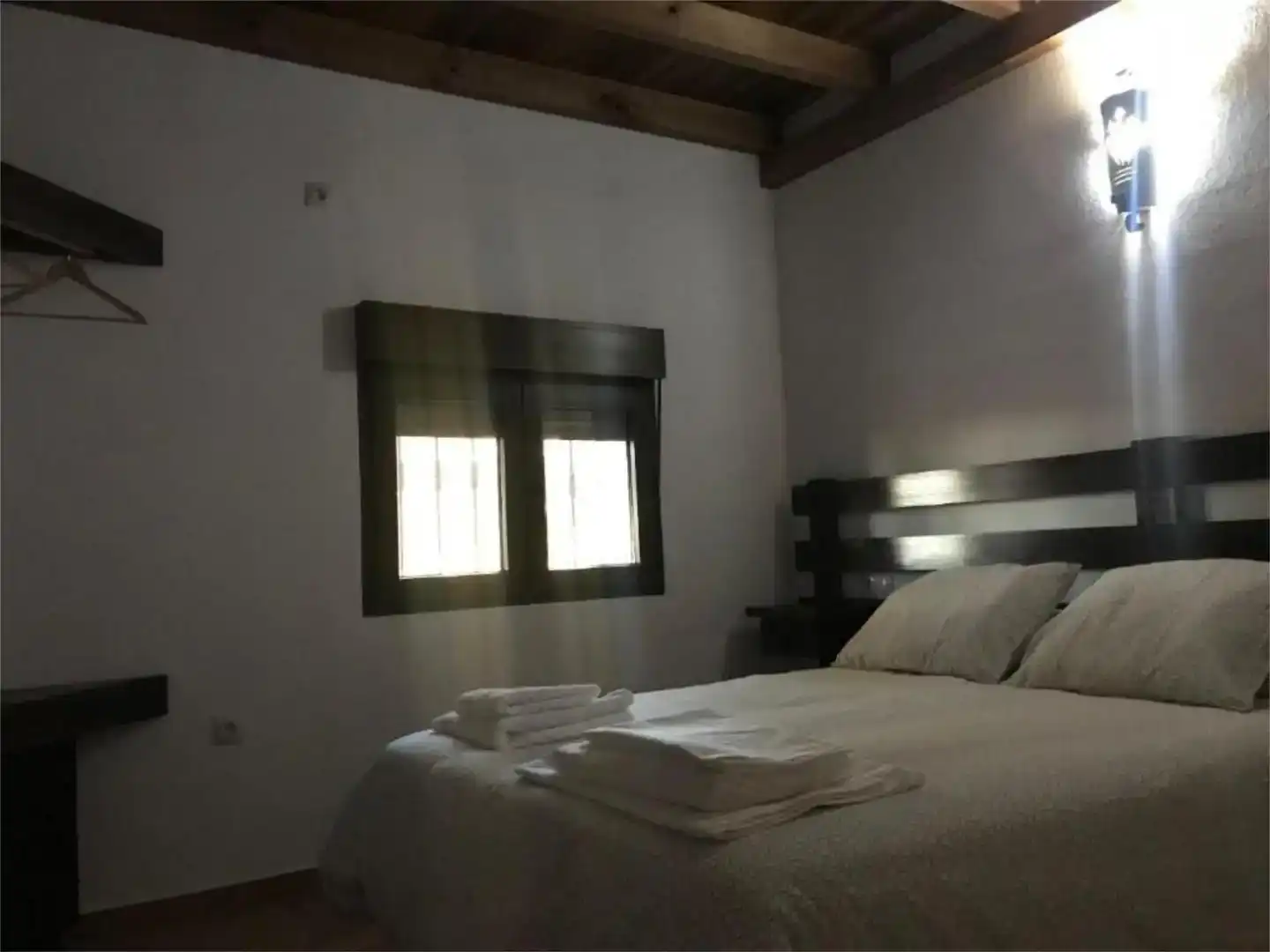 Dormitori de Finca rústica en venda en Gilena amb Aire condicionat i Piscina