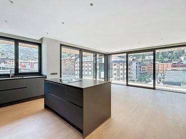 Appartement compact avec ascenseur à louer à Av. de les Nacions Unides