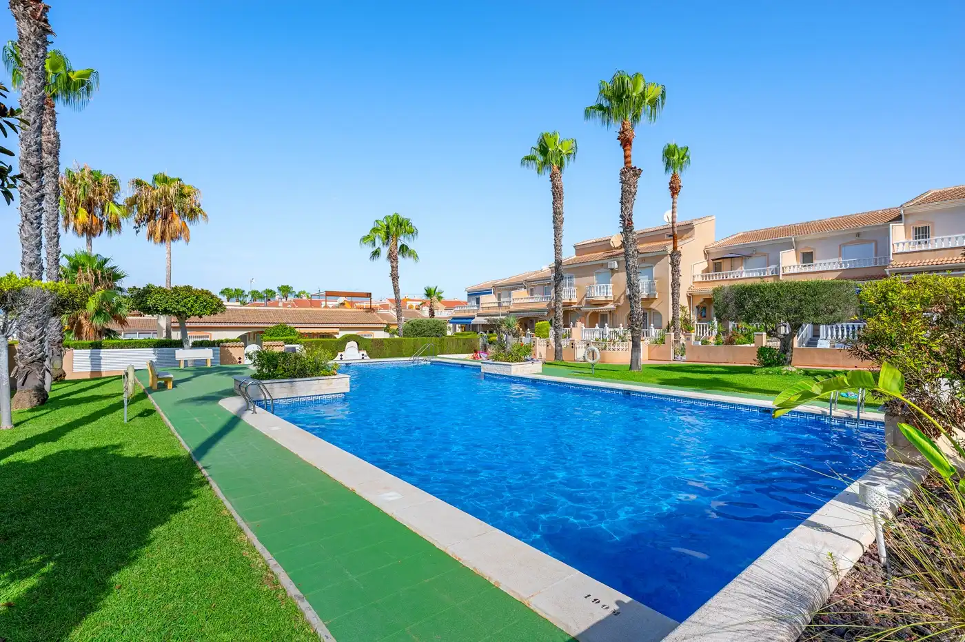 Piscina de Casa adosada en venda en Rojales amb Calefacció, Terrassa i Piscina comunitària