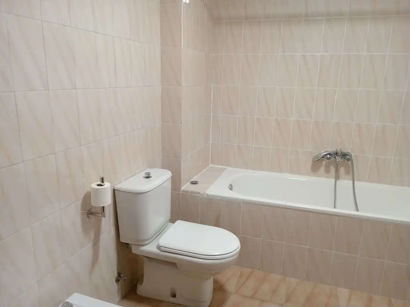 Bathroom of Flat for sale in Santa Marta de Tormes  with Air Conditioner, Heating and Parquet flooring