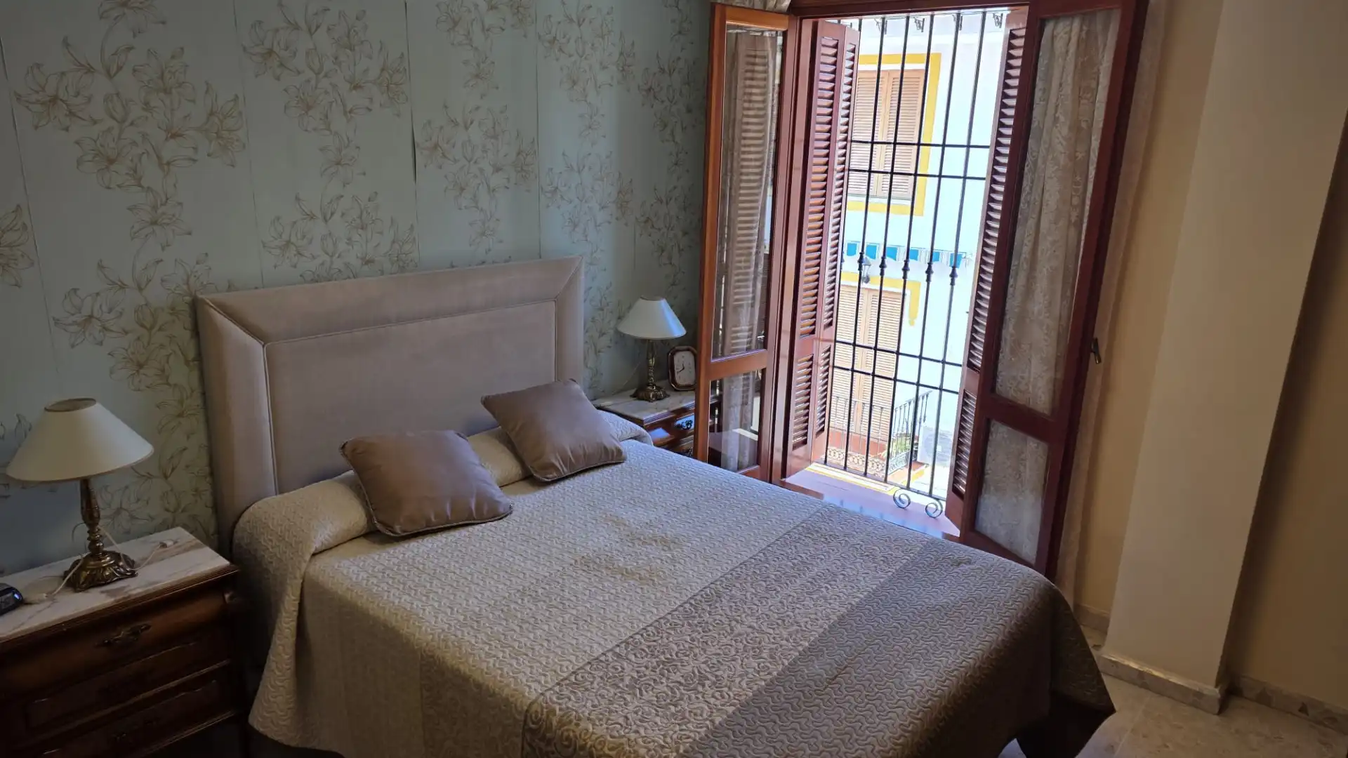 Dormitori de Casa o xalet en venda en Vélez-Málaga amb Aire condicionat, Terrassa i Moblat