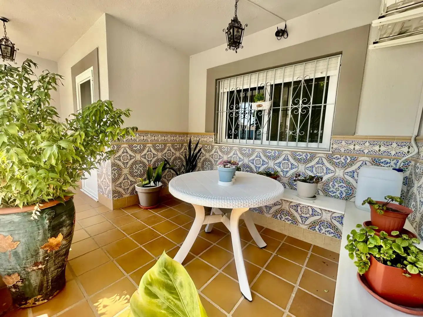 Terraza de Casa adosada en venta en Roquetas de Mar con Aire acondicionado, Calefacción y Jardín privado