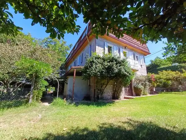 Casa con jardín en venta en PO-9202