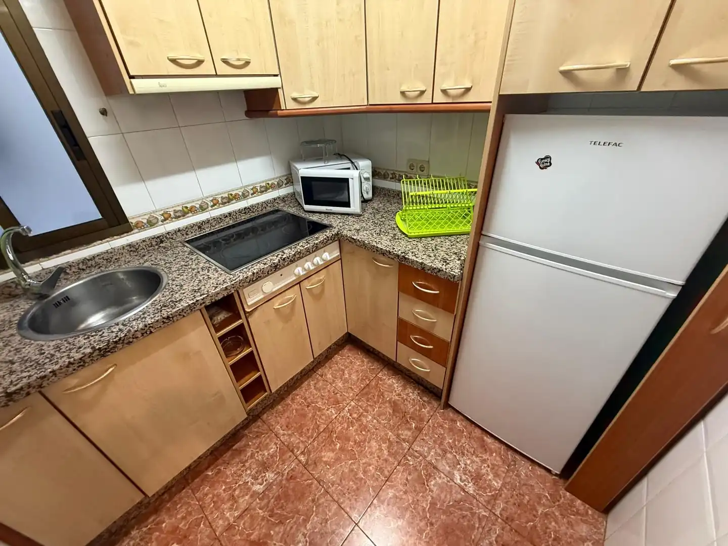 Cuina de Pis de lloguer en Jaén amb Aire condicionat, Calefacció i Moblat
