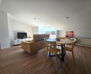 Sala d'estar de Àtic de lloguer en Plasencia amb Aire condicionat, Calefacció i Terrassa