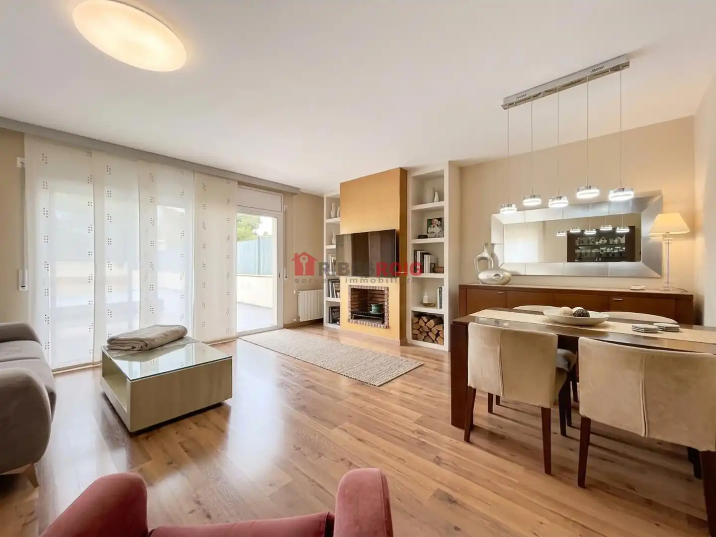 Sala d'estar de Casa adosada en venda en Olivella amb Aire condicionat, Calefacció i Jardí privat