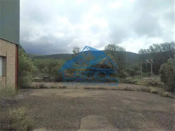 Nau industrial en venda en Cuadros
