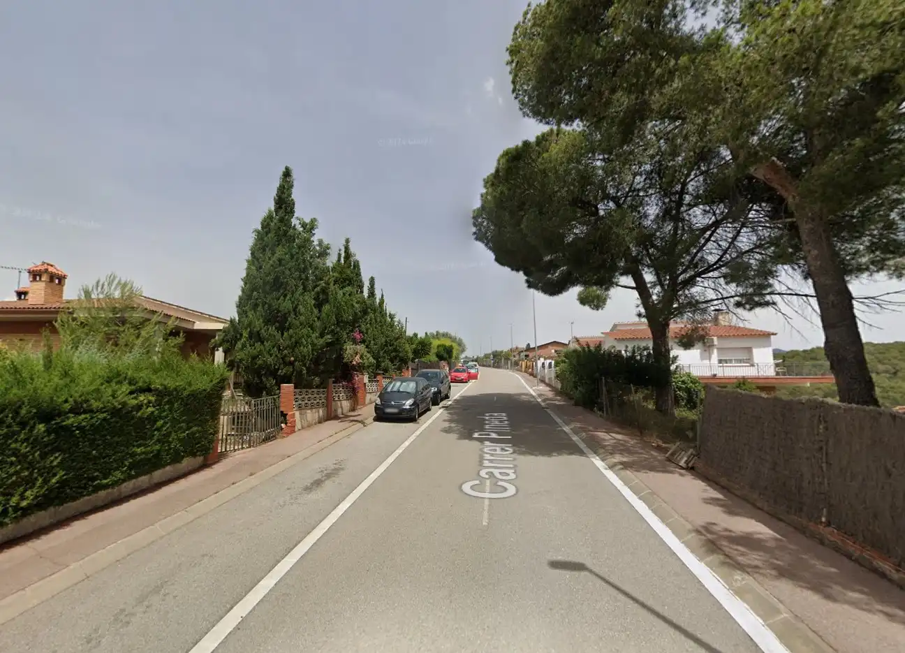 Casa amb piscina en venda a Carrer Pineda