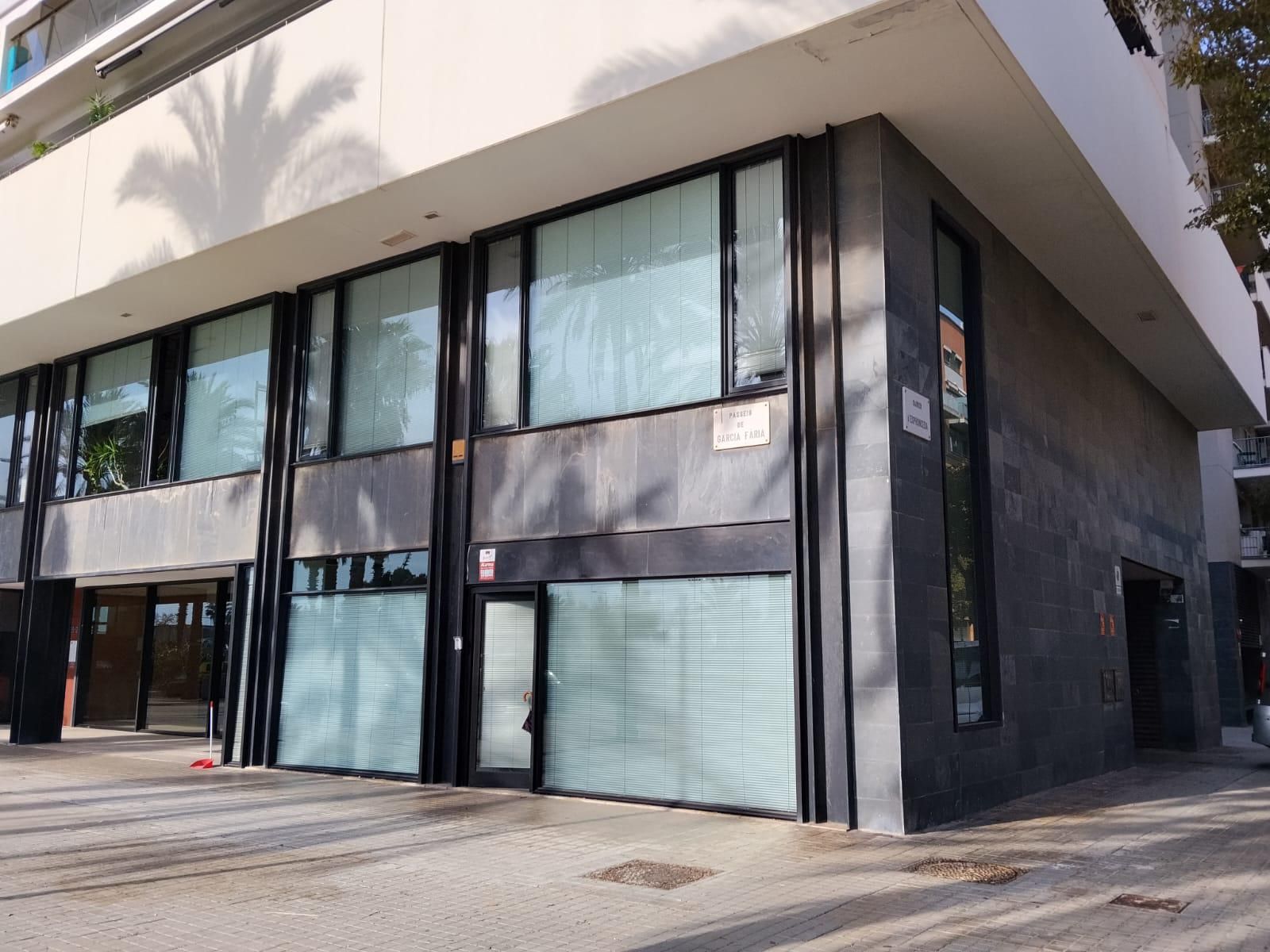 Vista exterior de Local de alquiler en  Barcelona Capital