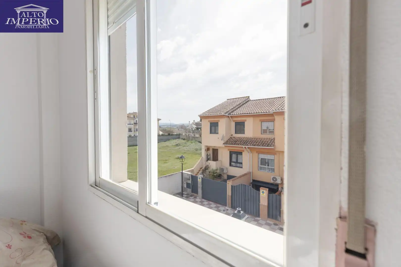 Außenansicht von Haus oder Chalet zum Verkauf in Churriana de la Vega mit Klimaanlage, Terrasse und Balkon