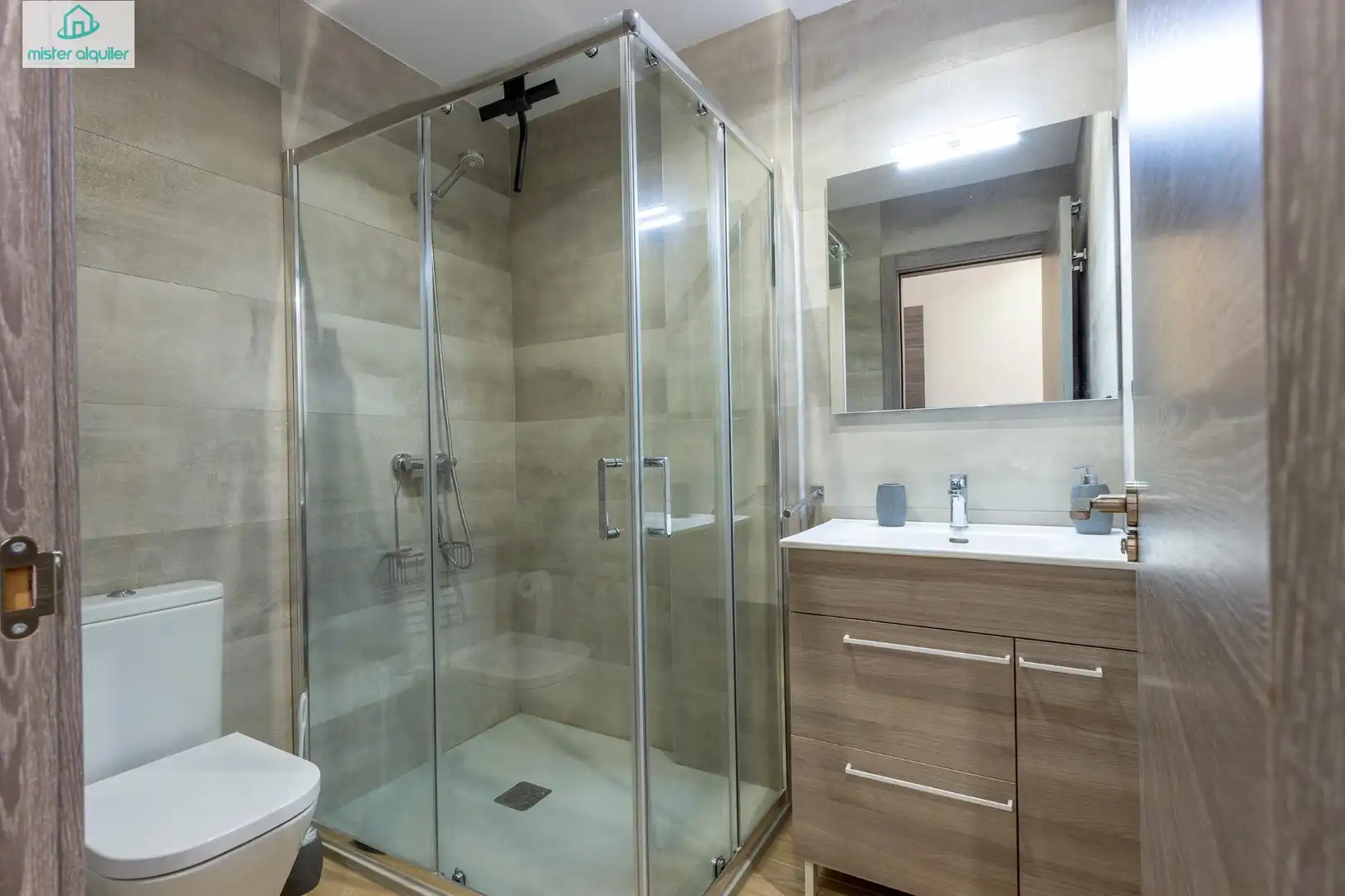Baño de Planta baja de alquiler en El Campello con Aire acondicionado, Calefacción y Jardín privado
