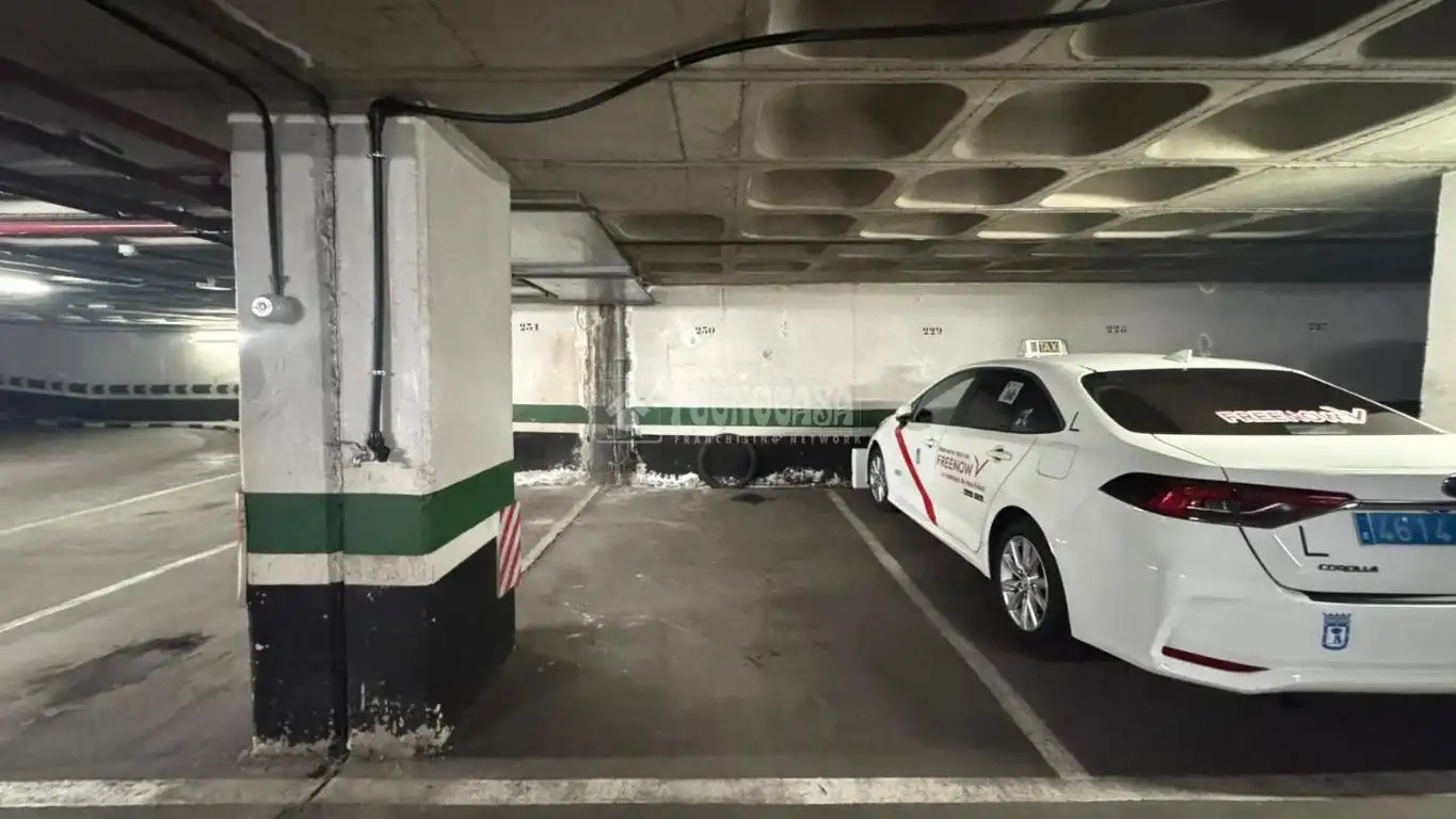 Parking of Flat for sale in Madrid  with Heating, Parquet flooring and Terrace
