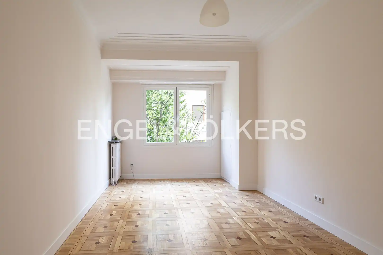 Bedroom of Flat for rent in Madrid  with Air Conditioner, Heating and Balcony